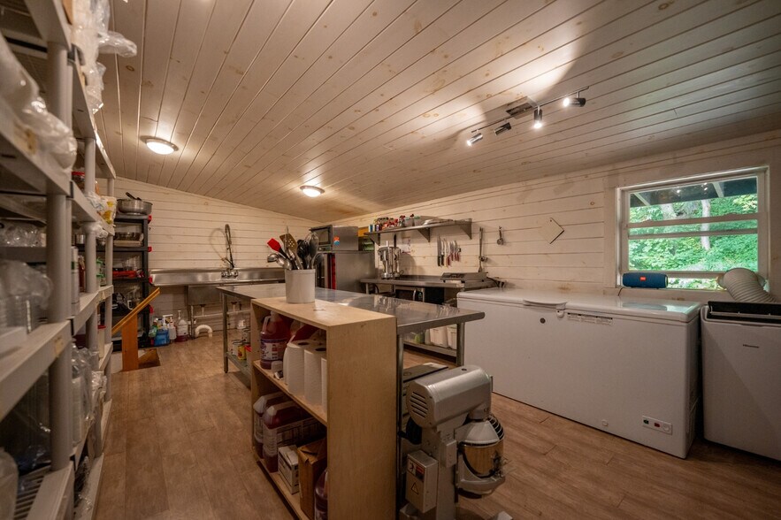 More Photos Of 53470 NY-30 Hwy, Roxbury Flex For Sale