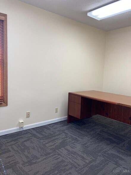 More Photos Of 771 Neeb Rd, Cincinnati Medical For Lease