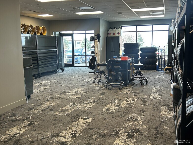 More Photos Of 7287 Greenridge Rd, Windsor Showroom For Sale