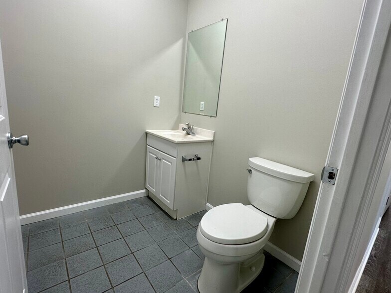 More Photos Of 6441 Bonny Oaks Dr, Chattanooga Medical For Lease