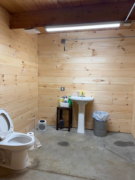 More Photos Of 2803 W Lamar Alexander Pky, Friendsville Industrial For Lease