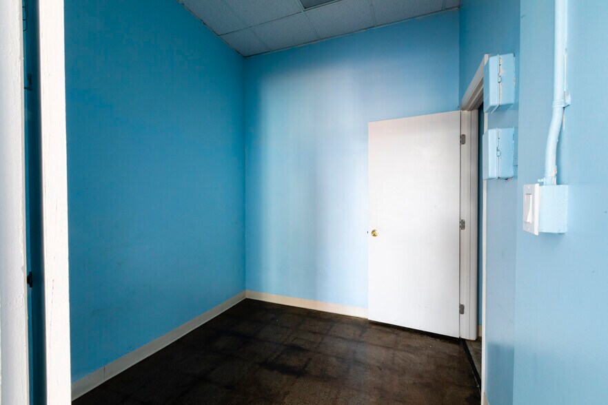 More Photos Of 16320-16334 S Western Ave, Gardena Unknown For Lease