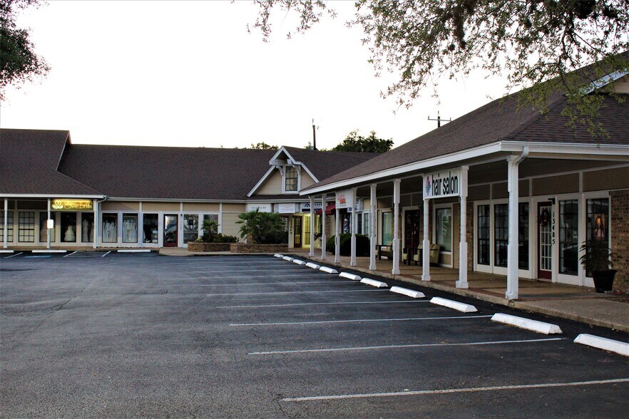 More Photos Of 13453-13489 Blanco Rd, San Antonio Unknown For Lease