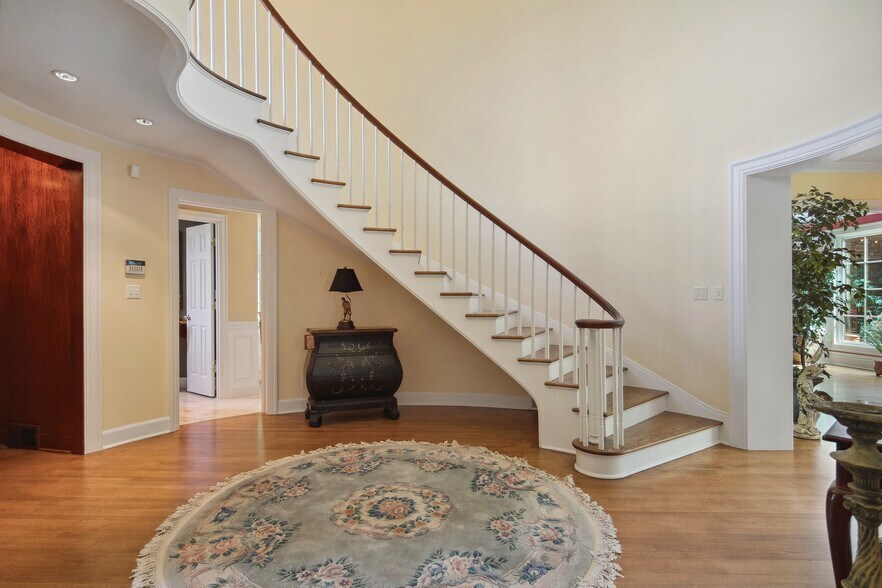 More Photos Of 1500 SE Waverly Dr, Portland Office Residential For Sale