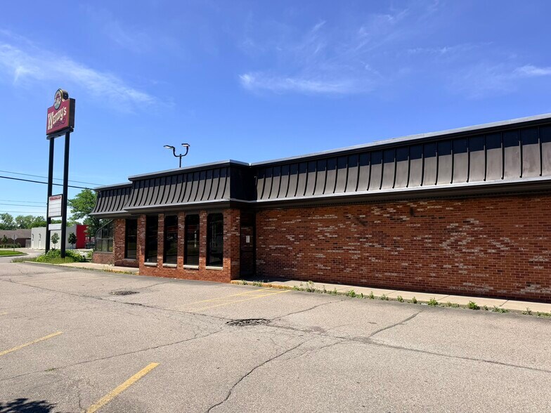 More Photos Of 3170 Elizabeth Lake Rd, Waterford Fast Food For Lease