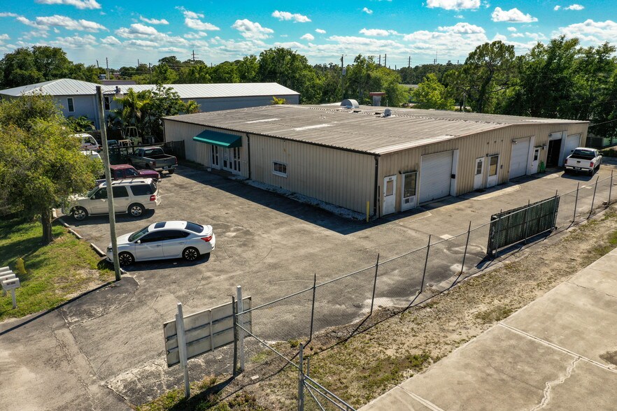 More Photos Of 870-874 NE Pop Tilton Pl, Jensen Beach Warehouse For Lease