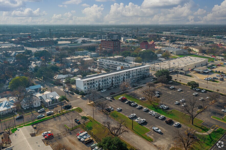 More Photos Of 1010 S Flores St, San Antonio Apartments For Lease