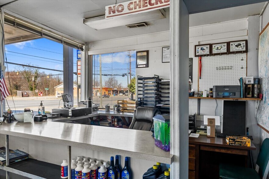 More Photos Of 2901 Randleman Rd, Greensboro Auto Repair For Sale