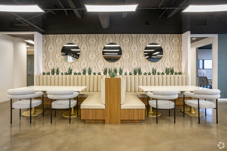 More Photos Of 24 Greenway Plz, Houston Office For Lease