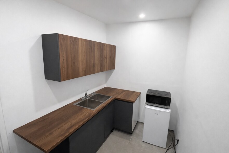 More Photos Of 48 Prospect St, Newmarket Warehouse For Sale