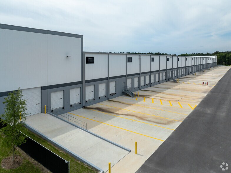 More Photos Of 7489 Commonwealth Ave, Jacksonville Distribution For Lease