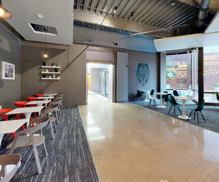 More Photos Of 1910 Pacific Ave, Dallas Office For Lease