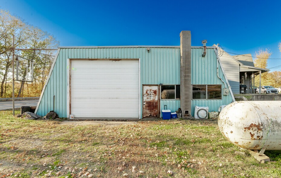 More Photos Of 6685 N County Road 575 W, Scipio Auto Repair For Sale