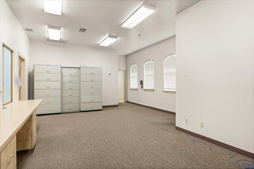 More Photos Of 1305 Paluxy Rd, Granbury Medical For Sale