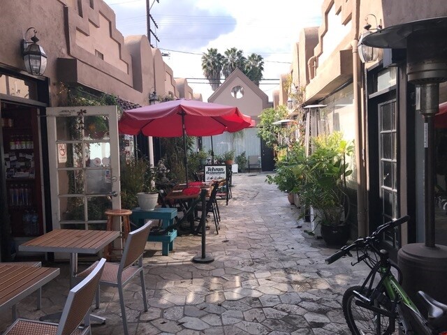 More Photos Of 265 S Robertson Blvd, Beverly Hills Restaurant For Lease