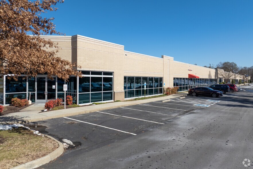 More Photos Of 2805 N Parham Rd, Richmond Office For Sale