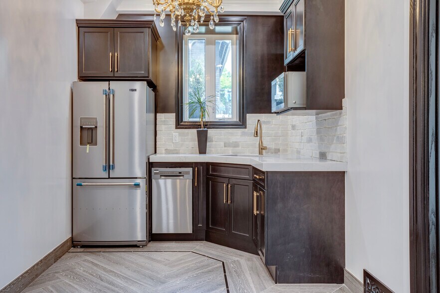 More Photos Of 11833 102 Ave NW, Edmonton Medical For Sale