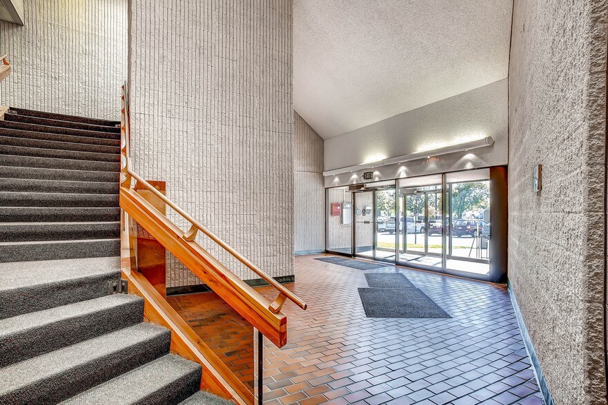 More Photos Of 363 S Harlan St, Lakewood Office For Lease