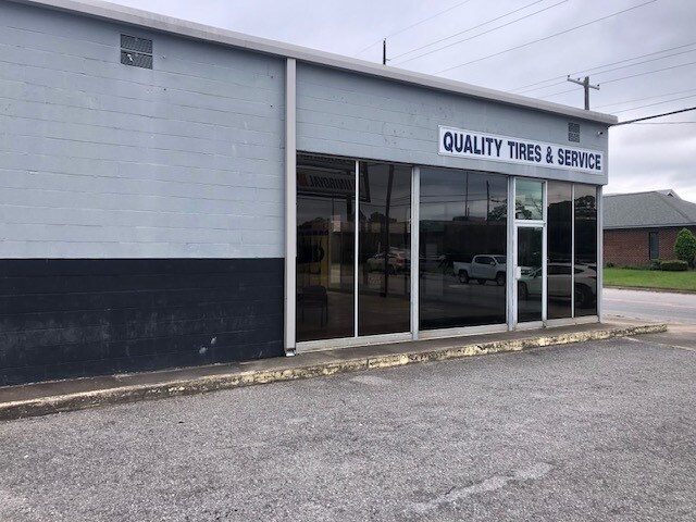 More Photos Of 140 W 3rd St, Washington Service For Lease