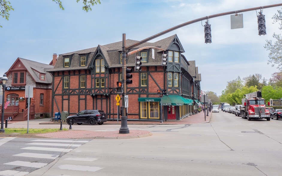More Photos Of 160-184 Bellevue Ave, Newport General Retail For Lease