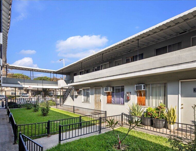 More Photos Of 902 E 17th St, Santa Ana Apartments For Sale