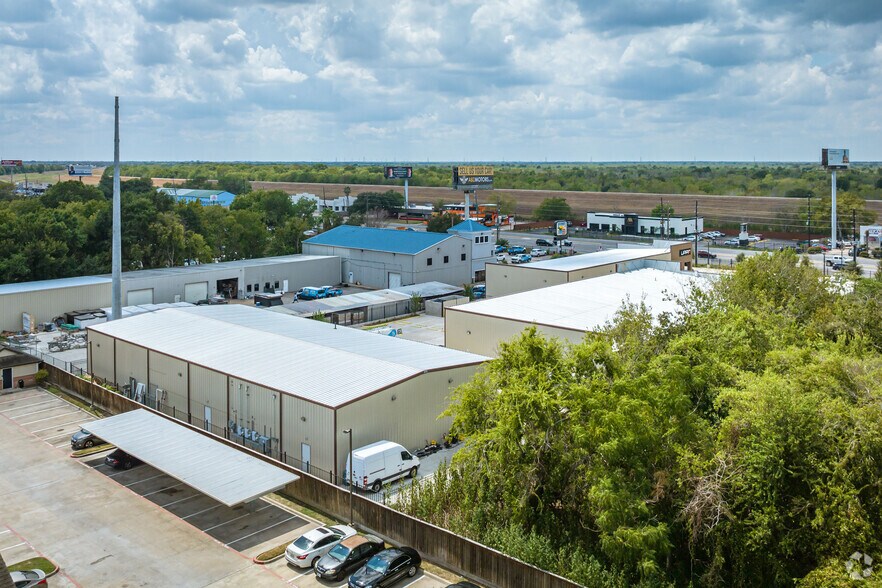 More Photos Of 1631 Highway 6 S, Houston Warehouse For Lease