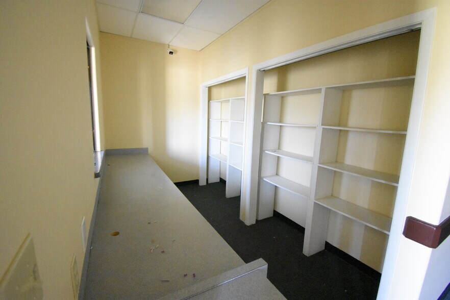 More Photos Of 10407 W Fairmont Pky, La Porte Medical For Lease