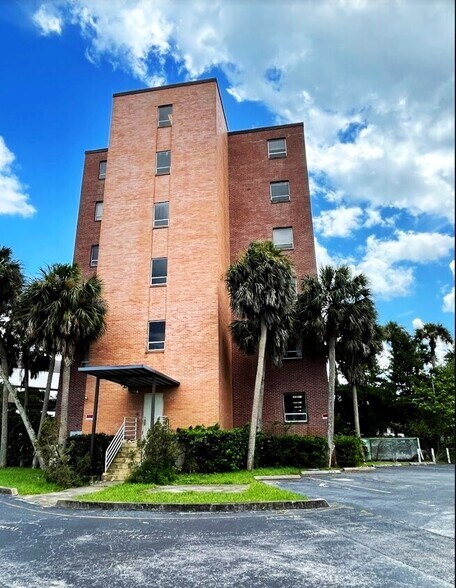 More Photos Of 111 N Frederick Ave, Daytona Beach Office Residential For Lease