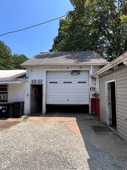 More Photos Of 21290 Great Mills Rd, Lexington Park Service For Sale