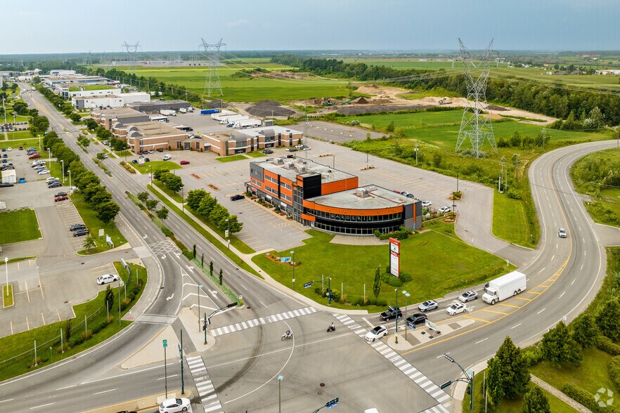 More Photos Of 2700 Boul des Entreprises, Terrebonne Office For Lease