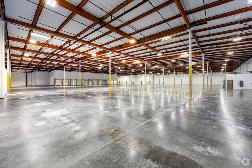 More Photos Of 1175 Aviation Pl, San Fernando Manufacturing For Lease