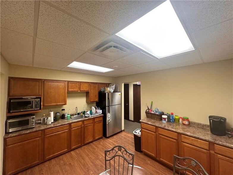 More Photos Of 3000 McKnight East Dr, Pittsburgh Office For Sale