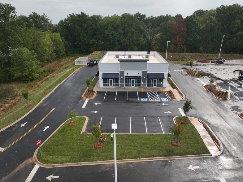 More Photos Of SE Corner of Raymond Hirsch Pkwy & TN Hwy 76, White House General Retail For Lease