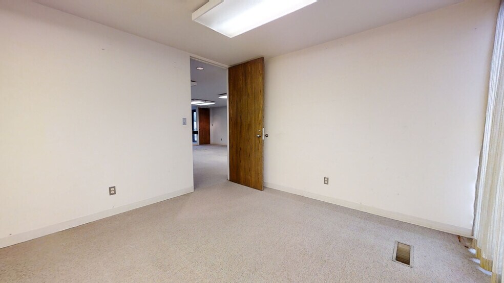 More Photos Of 901 Charleston Ave, Mattoon Medical For Lease