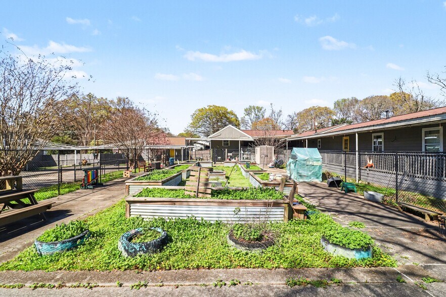 More Photos Of 983 Forest Ave, Forest Park Daycare Center For Sale