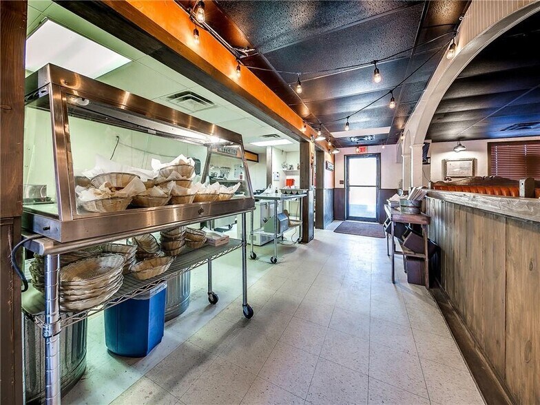 More Photos Of 1901 SW 27th St, El Reno Restaurant For Sale