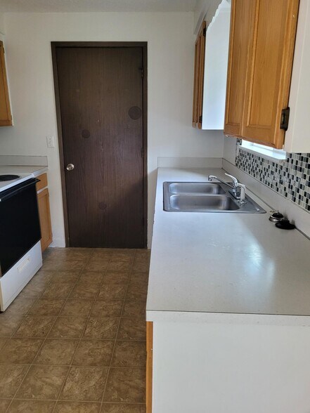 More Photos Of 211 SE Uglow St, Dallas Apartments For Sale