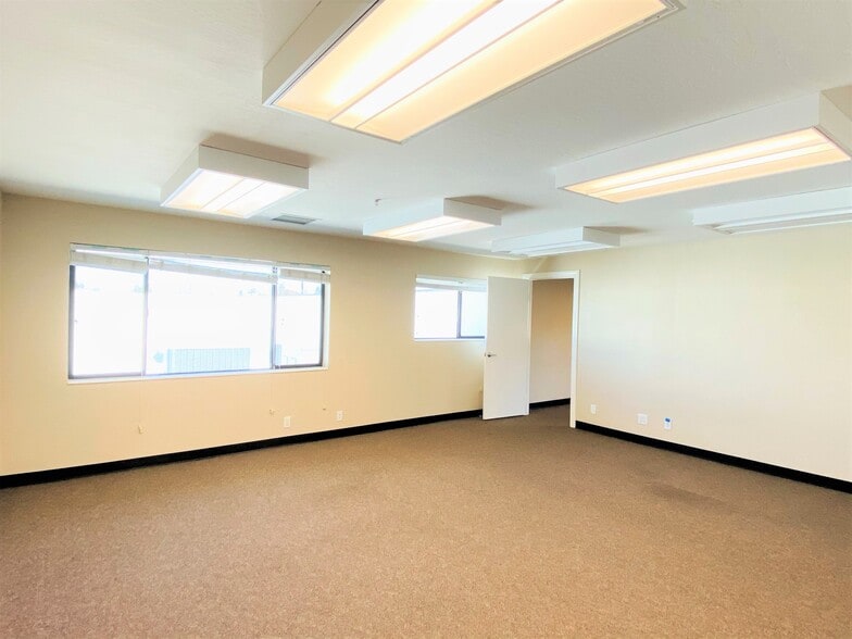 More Photos Of 12333 Saratoga Sunnyvale Rd, Saratoga Storefront Retail Office For Lease
