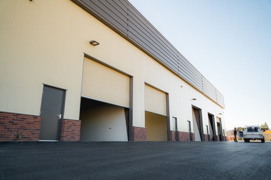 More Photos Of 285 Nagareda Dr, Gilroy Warehouse For Lease