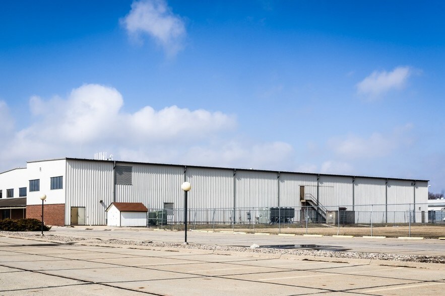 More Photos Of 102 Sergeant Square Dr, Sergeant Bluff Office For Sale