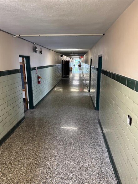 More Photos Of 89 E Genesee St, Auburn Flex For Sale