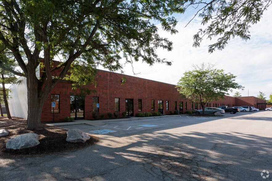 More Photos Of 8727 Commerce Park Pl, Indianapolis Light Distribution For Lease