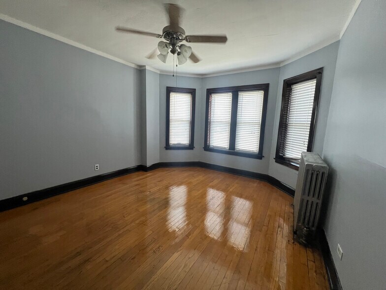 More Photos Of 8439 S Blackstone Ave, Chicago Apartments For Sale