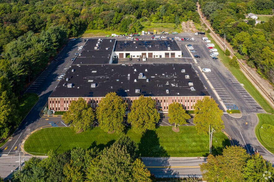 More Photos Of 681 Lawlins Park, Wyckoff Flex For Lease