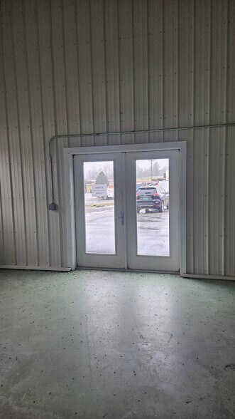 More Photos Of 52 Vfw Dr, Hyde Park Light Manufacturing For Lease