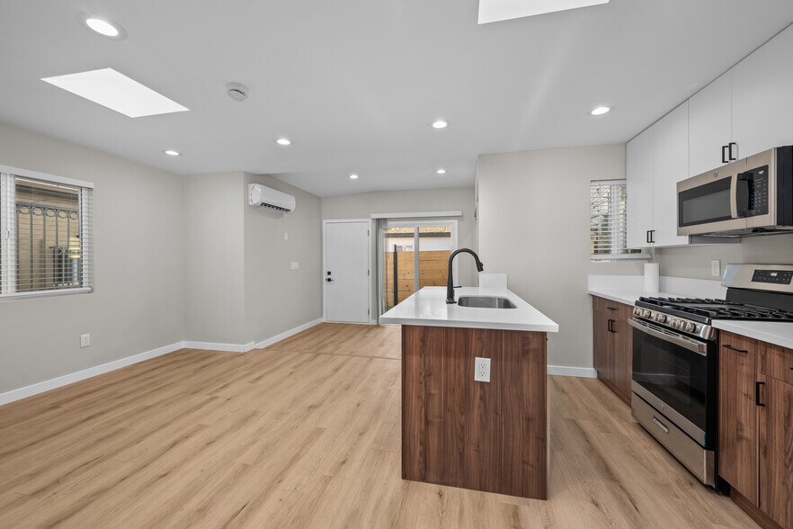 More Photos Of 1566 Reed Ave, San Diego Apartments For Sale