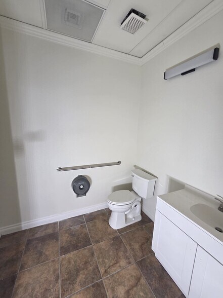 More Photos Of 44143-44147 20th St W, Lancaster Medical For Sale