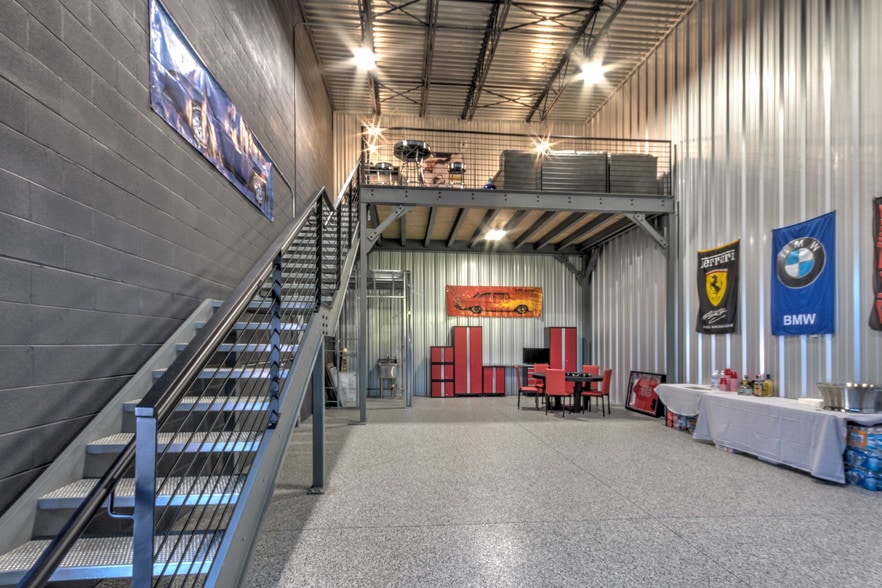 More Photos Of 2100 Double Creek Dr, Round Rock Warehouse For Lease