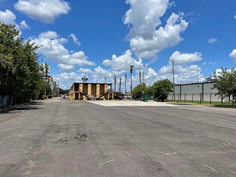 More Photos Of 10015 Main St, Houston Land For Sale