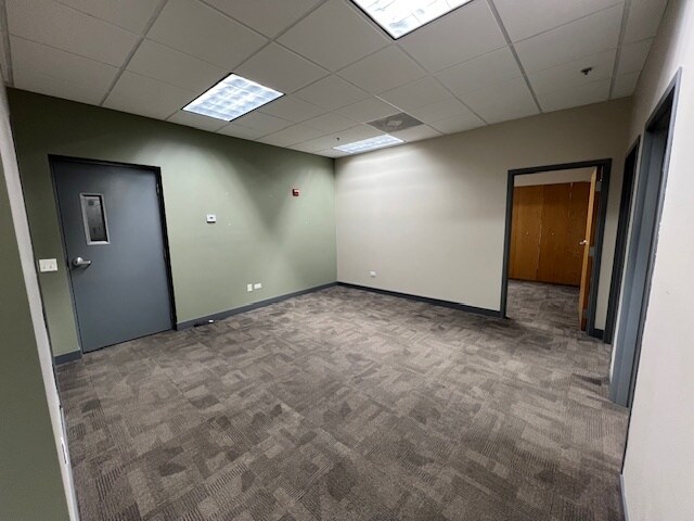 More Photos Of 2760 Beverly Dr, Aurora Warehouse For Lease